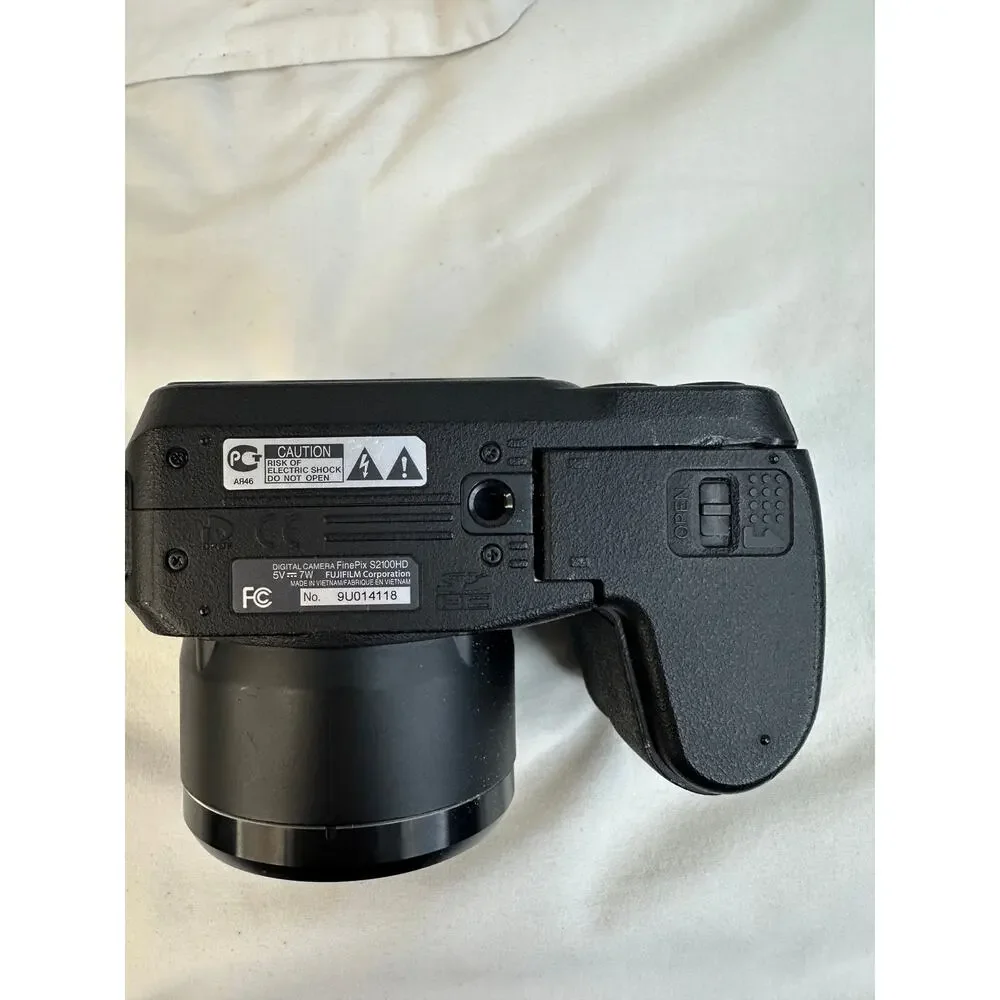 Fujifilm FinePix S2100HD 10MP Digital Camera - 15x Optical Zoom TESTED & WORKING